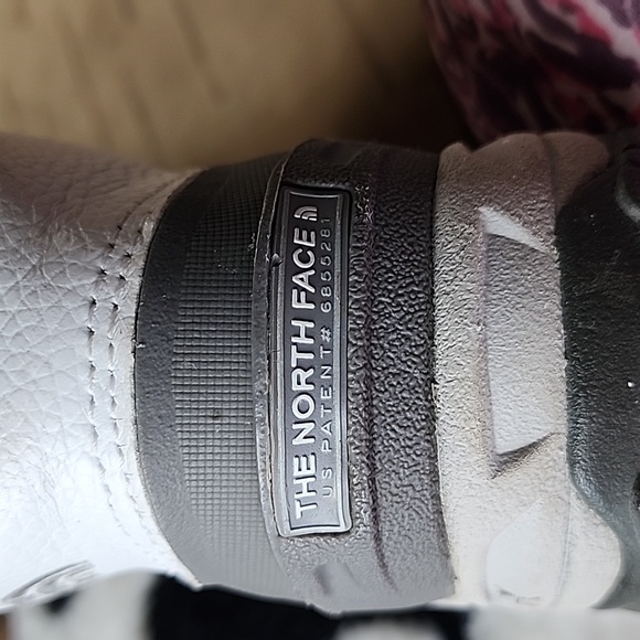 WOMEN'S NORTH FACE SIZE-9 SNOW BOOTS EXCELLENT USED CONDITION. - Picture 6 of 8